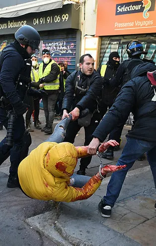 Paris'te sarı yeleklilere polis müdahalesi