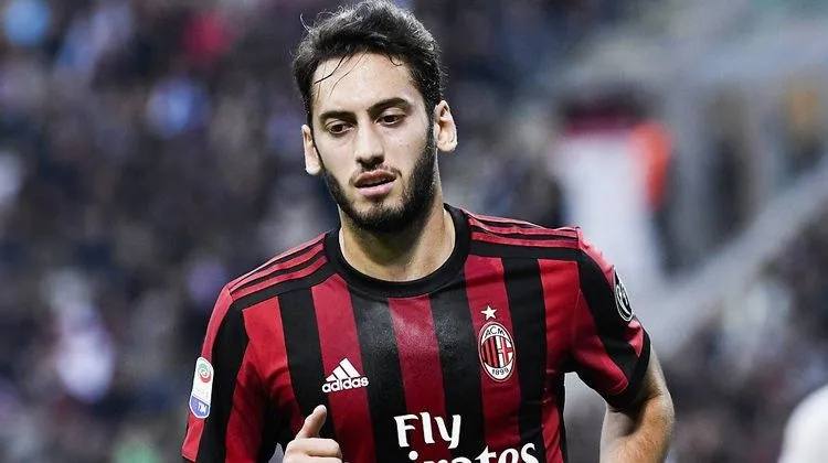 Hakan Çalhanoğlu resmen açıkladı