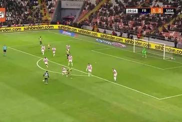 Asensio'nun nefis şutu direkten döndü