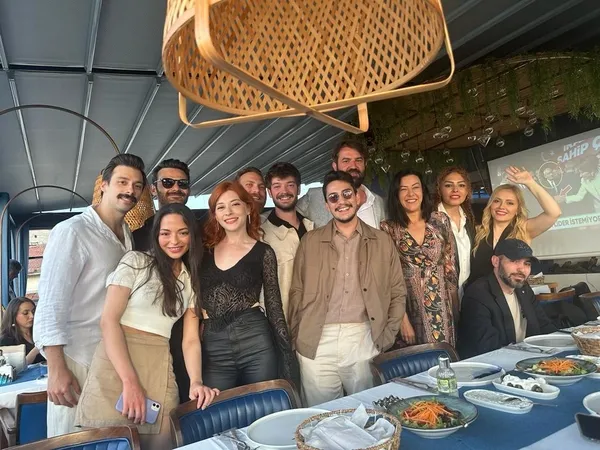 atvnin-yeni-dizisi-vermem-seni-ellere-ilk-bolumuyle-buyuk-begeni-topladi-1687178878414.jpeg ATV’nin yeni dizisi Vermem Seni Ellere ilk bölümüyle büyük beğeni topladı!-2