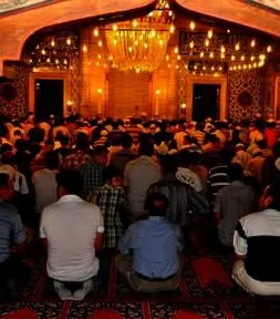 Namaz özgürleştiren ibadettir