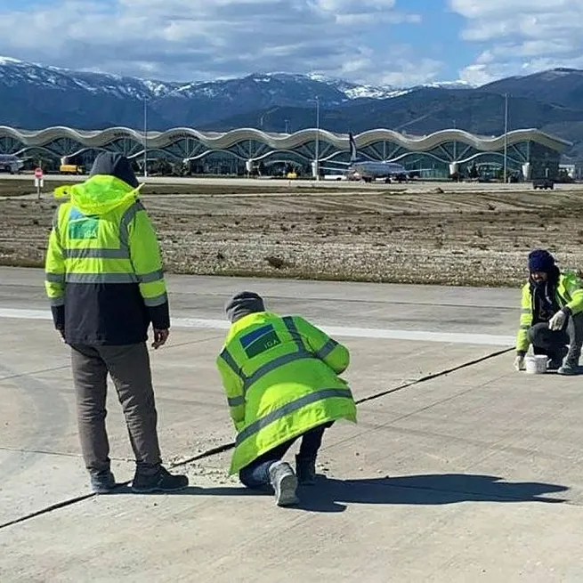Depremde hasar görmüştü! İGA, Hatay Havalimanının pistini onarmayı sürdürüyor