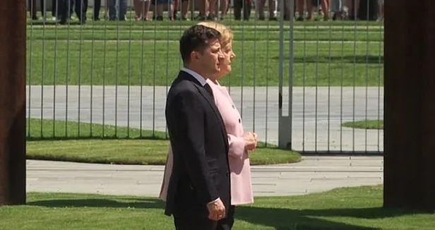 Almanya Başbakanı Merkel yine titreme nöbeti geçirdi-1