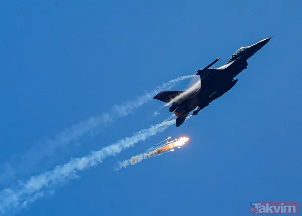 SOLOTÜRK Çanakkale Şehitler Abidesi semalarında göz doldurdu! İşte gösteri uçuşundan kareler… - 15