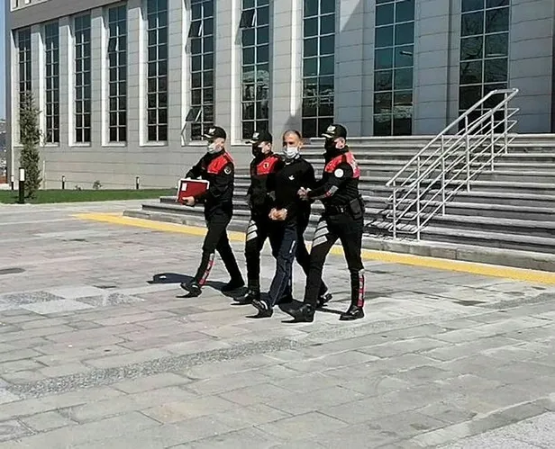 kan-donduran-olay-15-yillik-husumetlisinin-bogazini-kesti-25-yerinden-bicakladi-1649948135894.jpeg Kan donduran olay: 15 yıllık husumetlisinin boğazını kesti! 25 yerinden bıçakladı... "O olayı unutamadım"-3