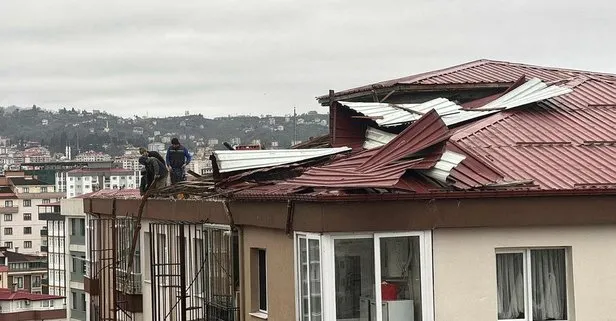 Evlerin çatısı uçtu, araçlar hasar gördü! 472 yerleşim birimine ulaşım sağlanamıyor