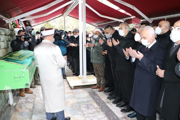 cumhurbaskanligi-savunma-sanayii-baskani-ismail-demirin-aci-gunu-agabeyi-ahmet-demir-hayatini-kaybetti-1646061489654.jpg Cumhurbaşkanlığı Savunma Sanayii Başkanı İsmail Demir'in acı günü! Ağabeyi Ahmet Demir hayatını kaybetti-4