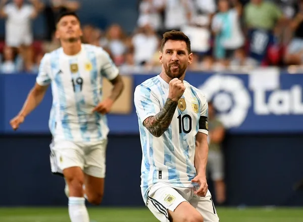 lionel-messi-arjantin-estonya-karsilasmasinda-tam-5-gol-atti-uzayli-is-basinda-1654495183792.jpg Lionel Messi, Arjantin-Estonya karşılaşmasında tam 5 gol attı! Uzaylı iş başında...-2