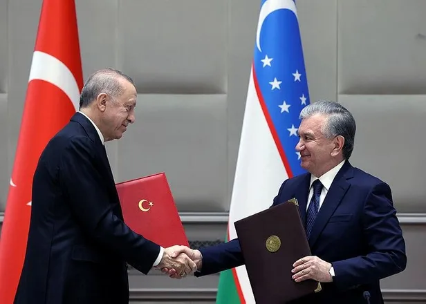 baskan-erdogan-ve-ozbekistan-cumhurbaskani-sevket-mirziyoyevden-onemli-aciklamalar-10-anlasma-imzalandi-1648582207502.jpeg Başkan Erdoğan ve Özbekistan Cumhurbaşkanı Şevket Mirziyoyev'den önemli açıklamalar: 10 anlaşma imzalandı-3