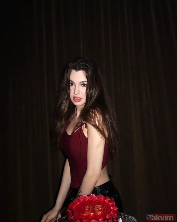 Bir Gece Masalı’nın Cenfeza’sı Su Burcu Yazgı Coşkun 20 yaş pozlarıyla sosyal medyayı salladı! - 12