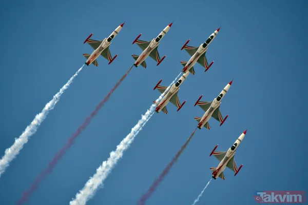 Türk Yıldızları ve SOLOTÜRK'ten nefes kesen gösteri! - 34