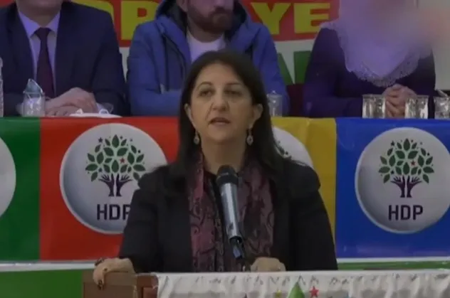 HDP kongresinde tam bir skandal! Teröristbaşına övgüler dizip Başkan Erdoğan'a hakaret ettiler