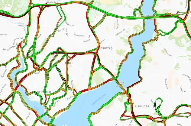Megakent İstanbul'da hem trafik hem toplu taşıma çilesi