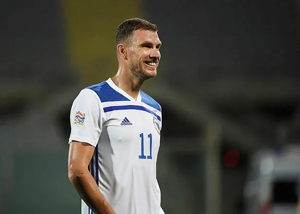 fenerbahceye-edin-dzeko-transferinde-rakip-1621697701397.jpeg Transferde savaş! Edin Dzeko'yu kadrosuna katmak isteyen Fenerbahçe'ye MLS'ten rakip-6