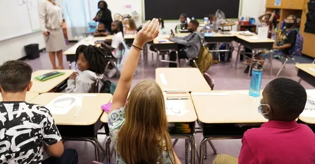 Pazartesi okullar tatil mi? 3 Şubat okul yarım gün mü?