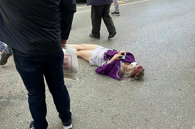 Ordu'da şoke eden olay! Genç kadın önce akan trafikte yol ortasına yattı sonra denize atladı!