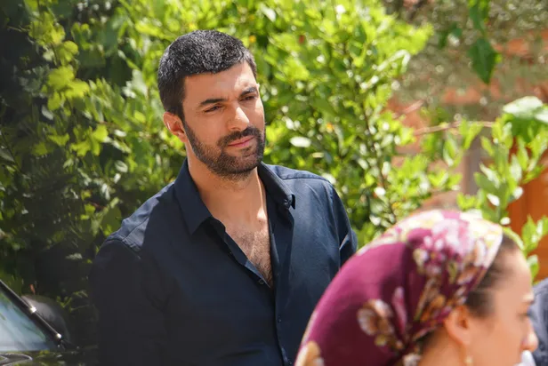 ufak-tefek-cinayetlerdeki-performansiyla-olay-olmustu-bora-olarak-esip-gurleyecek-aksini-dusunenler-yanildi-1612610672210.jpg Ufak Tefek Cinayetler'deki performansıyla olay olmuştu! Bora olarak esip gürleyecek! Aksini düşünenler yanıldı-11