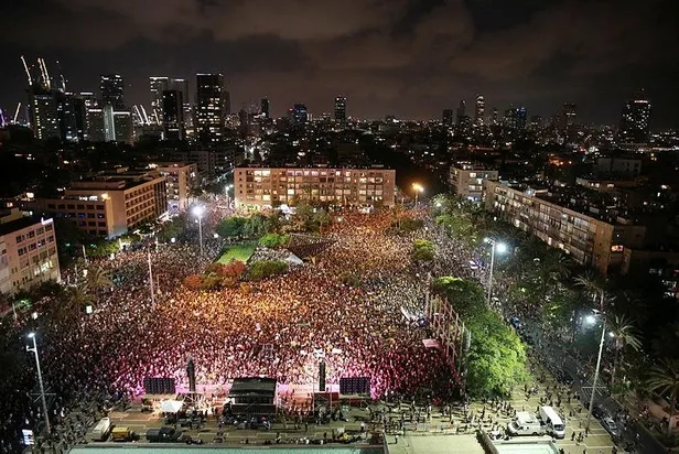 tel-avivde-netanyahu-karsiti-protesto-hukumetimiz-bizi-oldurecek-1594498300352.jpeg