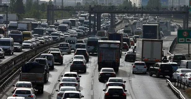 İstanbul’da mesai bitti trafik başladı! | GÜNCEL YOL DURUMU