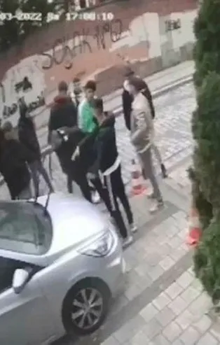 Sancaktepe'de sokak ortasında silahlı kavga