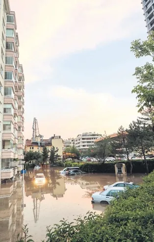 Başkent’te sel faciası yaşandı! Mansur Yavaş'ın ise Eskişehir'de olduğu ortaya çıktı