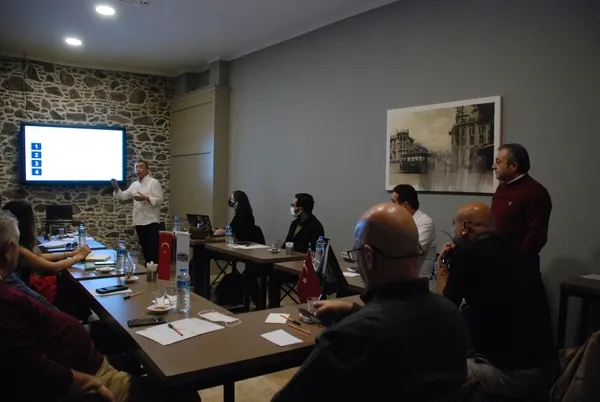 izmir-esnafi-kruvaziyer-gemiler-icin-calismalarini-hizlandirdi-o-gemi-bir-gun-gelecek-1634804491956.jpg İzmir esnafı kruvaziyer gemiler için çalışmalarını hızlandırdı: O gemi bir gün gelecek-2