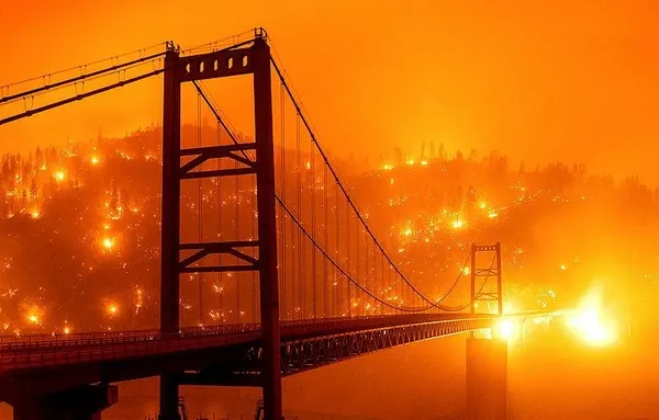 California'daki yangınlar nedeniyle San Francisco'da gökyüzü turuncuya büründü-5