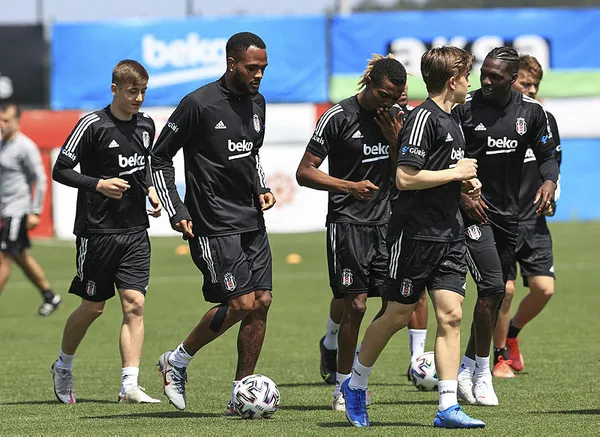 son-dakika-galatasaray-maci-oncesi-besiktasta-aboubakar-nkoudou-ve-gokhan-torenin-son-durumu-belli-oldu-1620209854887.jpg SON DAKİKA! Galatasaray maçı öncesi Beşiktaş'ta Aboubakar, N'Koudou ve Gökhan Töre'nin son durumu belli oldu-2