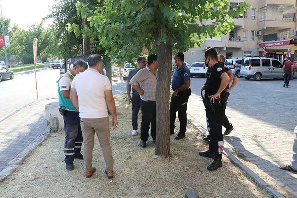 firinci-ile-borcunu-istedigi-musteriyle-yakinlarinin-odunlu-kavgasi-8-yarali-1598552197162.jpg Şanlıurfa’da fırıncı ile borçlu odunları kullanarak kavga etti: 8 yaralı-7