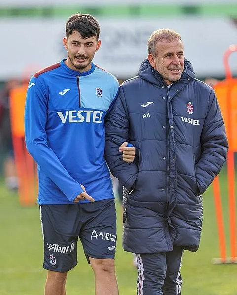 abdullah-avci-oyuncularina-boyle-seslendi-yeniden-basliyoruz-1702159186101.jpeg Abdullah Avcı Gaziantep maçı öncesi oyuncularına böyle seslendi: Yeniden başlıyoruz-2