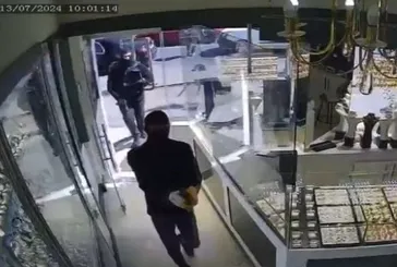 Sancaktepe’de kuyumcudaki silahlı soygun anları kamerada