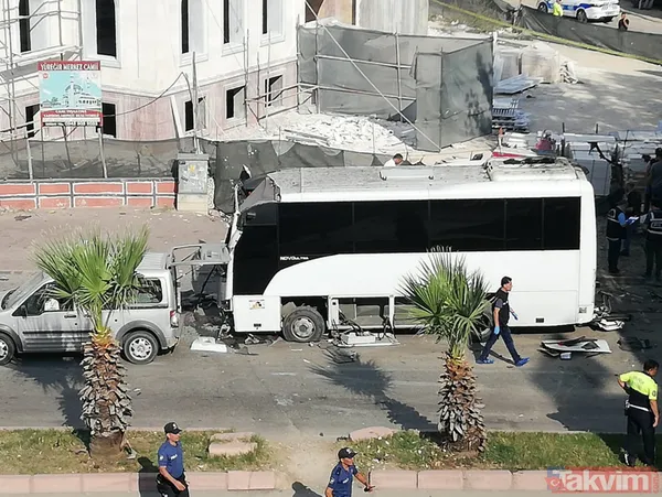 Son dakika: Adana'da polis aracının geçişi sırasında patlama! Çok sayıda ambulans sevk edildi - 19