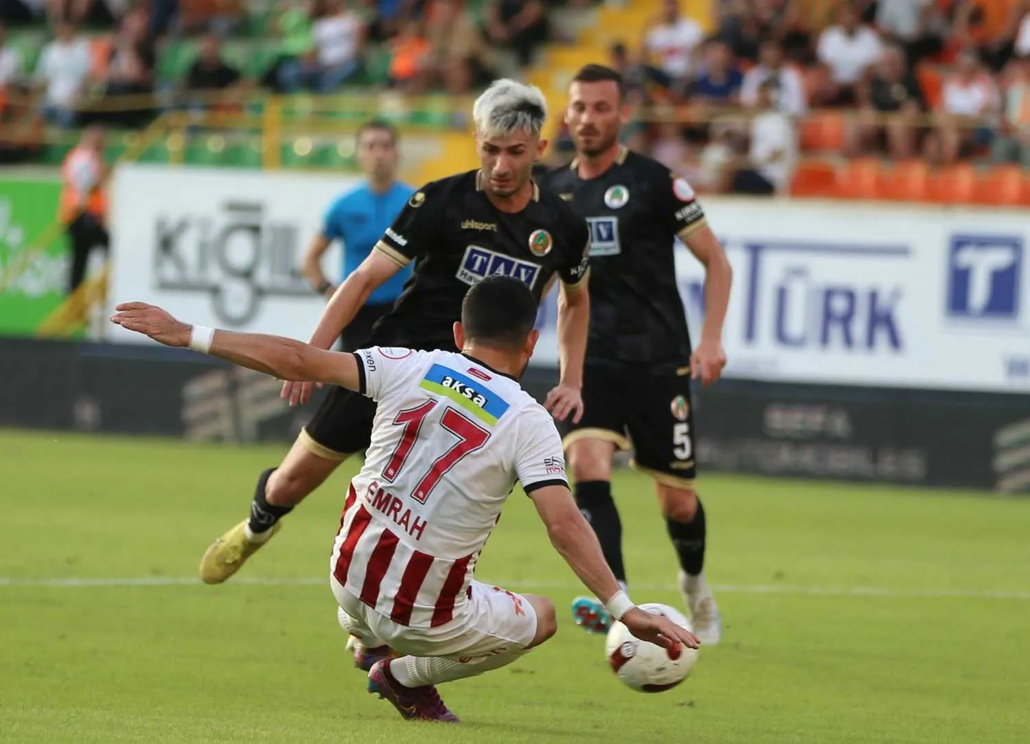 Galatasaray'a sürpriz sol bek! Derrick Köhn yerine gelecek - 6