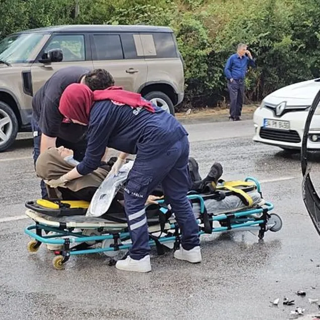 TEM’de 10 araç zincirleme kazaya karıştı