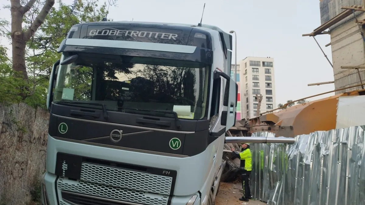 İstanbul Kartal'da şantiyece felaket yaşandı: Tırın altında kalan işçi oracıkta can verdi!