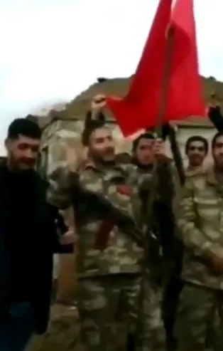 Azerbaycan ordusu Türk bayrağını Dağlık Karabağ’a dikti!