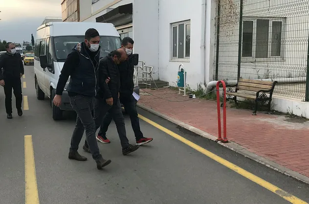Adana'da FETÖ operasyonu: 3 gözaltı