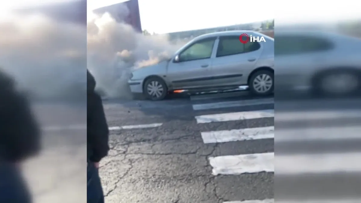 Diyarbakır’da seyir halindeki otomobil alev topuna döndü