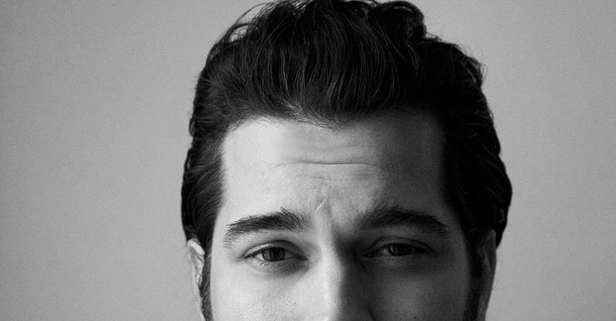 Ece Sükan’la biten aşk sonrası gizemli gece! Çağatay Ulusoy yeni sevgilisiyle mi yakalandı? Kameraları görünce yüzünü kapattı...