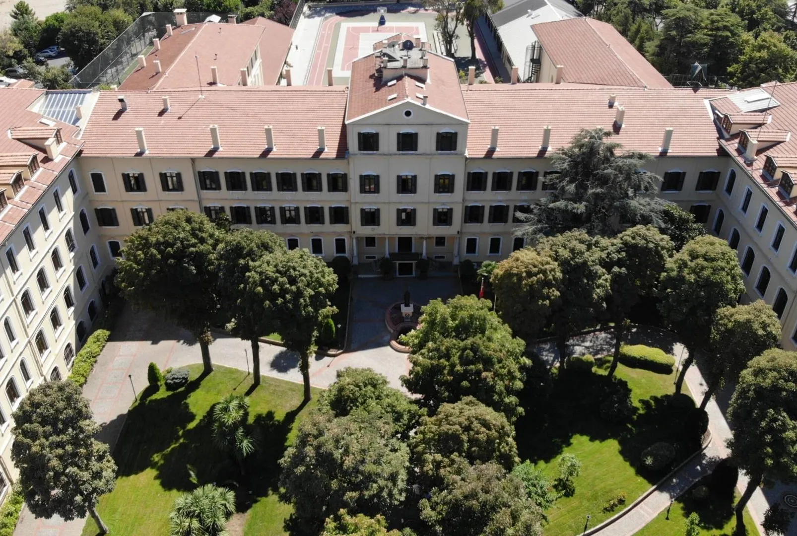 Rekabet’ten Fransız liselerine soruşturma