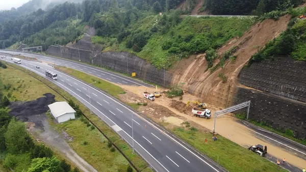Karadeniz sele teslim oldu: Dereler taştı, yollar göle döndü, evleri su bastı! Ankara-İstanbul yönü trafiğe kapalı... | Zonguldak, Bartın, Bolu son durum-26