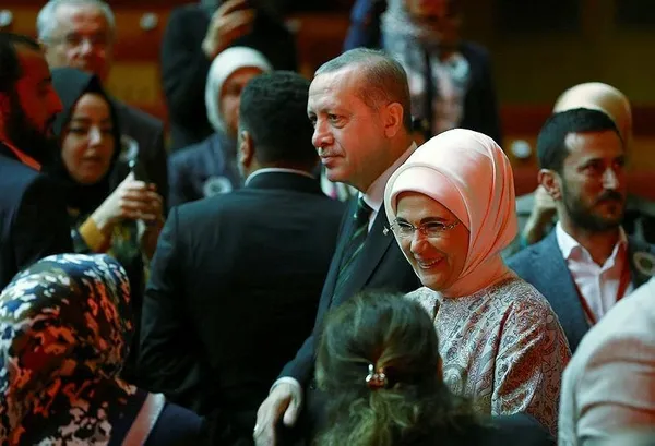 Cumhurbaşkanı Erdoğan'dan eşi Emine Erdoğan'a jest-2