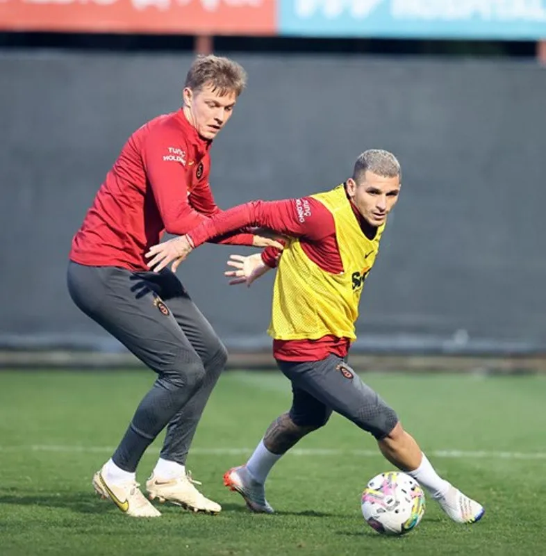 Galatasaray sahneye çıkıyor! İşte Okan Buruk'un Kasımpaşa maçı 11'i - 15