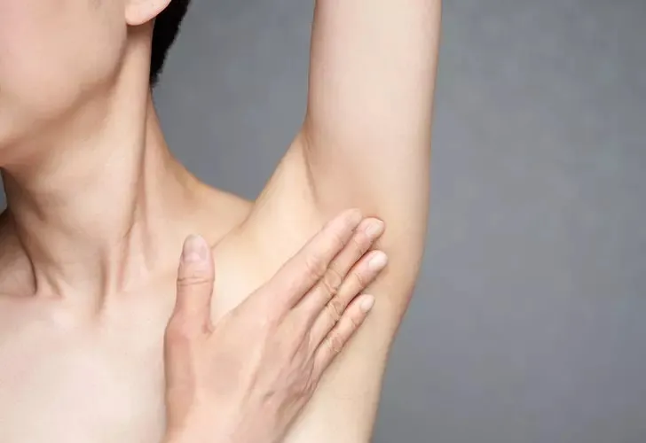 istenmeyen-tuylere-buz-lazer-etkisi-yapan-dogal-cozum-kokleri-resmen-kurutuyor-1715866422356.jpeg Kıl kökünü kurutan doğal çözüm bulundu! 1 tanesi bile tek seanslık buz lazer etkisinde-4