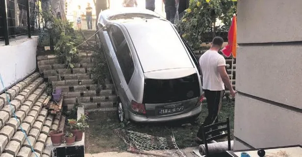 Kocaeli’de inanılmaz kaza! Hamakta yatan çocuğun üzerine otomobil düştü