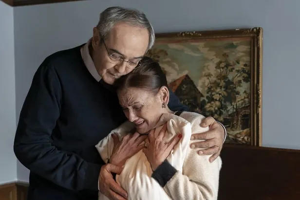 nalanin-siginacak-tek-limaniydi-yuzlesemeden-cenazesi-kalkti-camdaki-kizdan-ayrilan-unlu-oyuncu-o-diziyle-anla-1657977330652.jpg Yüzleşemeden cenazesi kalktı! Nalan'ın sığınacak tek limanıydı! Camdaki Kız'dan ayrılan ünlü oyuncu o diziyle anlaştı! Şerif Erol...-2