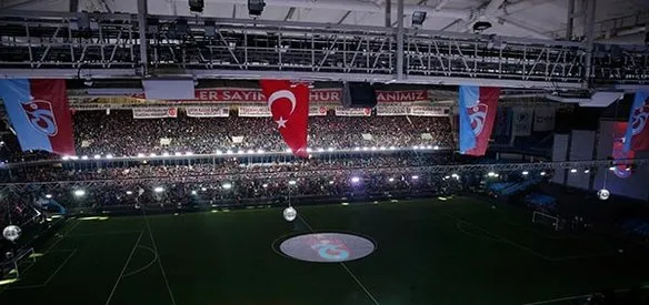 Trabzonspor'un maçlarını oynayacağı Şenol Güneş Spor Kompleksi'nin açılışı yapıldı.
