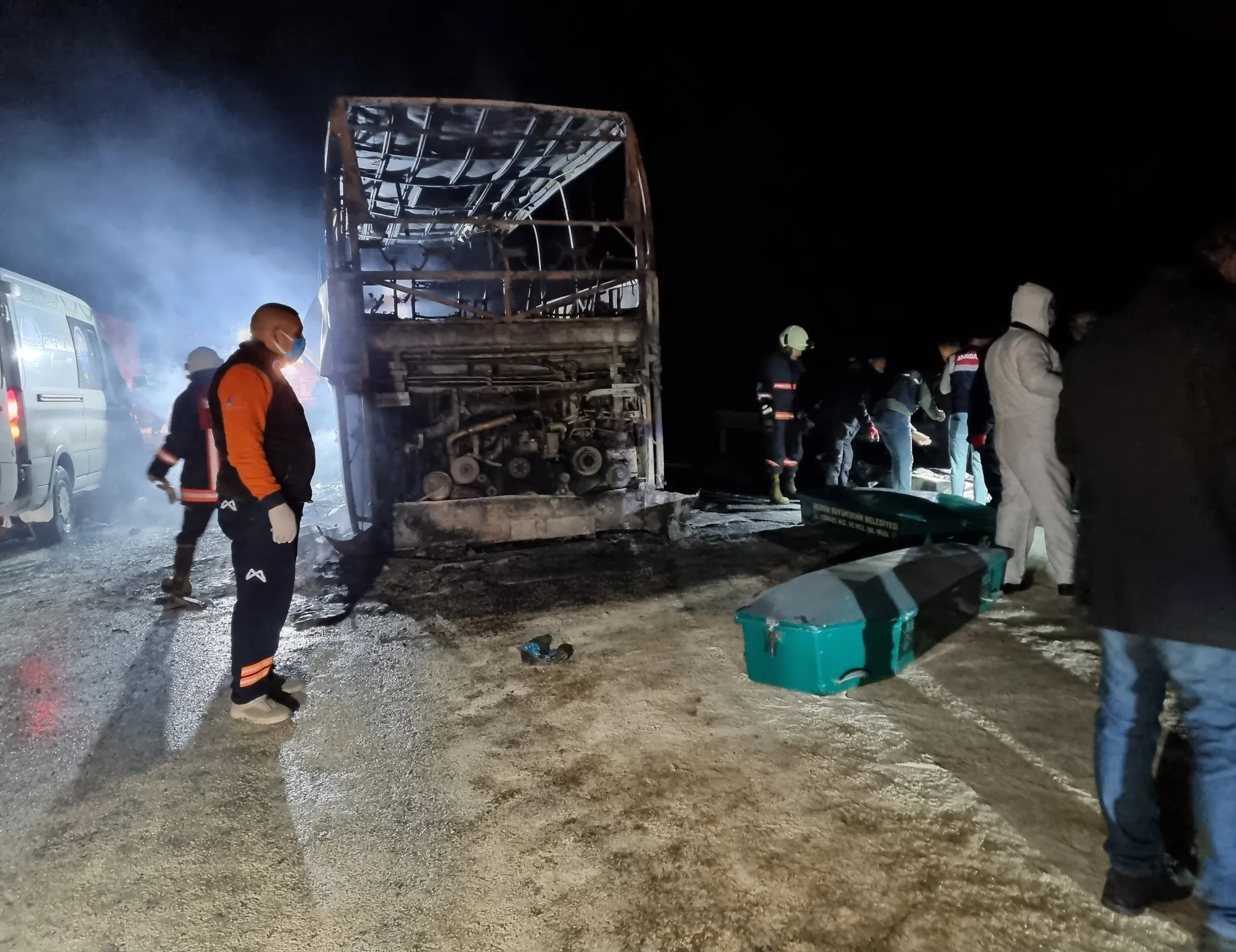 TIR’a çarpan otobüs alev aldı: 2’si şehit 3 ölü