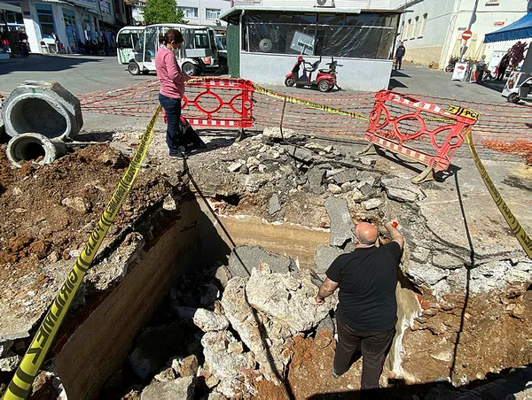 buyukadada-tarihi-kesif-bizans-doneminden-kalma-adalar-belediyesine-halktan-tepki-1652349826667.jpg Büyükada'da tarihi keşif! Bizans döneminden kalma... Adalar Belediyesi'ne halktan tepki-5