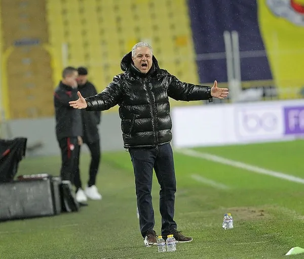 fenerbahce-tek-atti-3-aldi-fenerbahce-1-0-caykur-rizespor-mac-sonu-ozet-1612029782111.jpeg